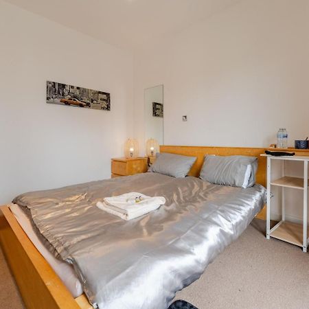 Private Room In Cardiff City Center Exterior photo
